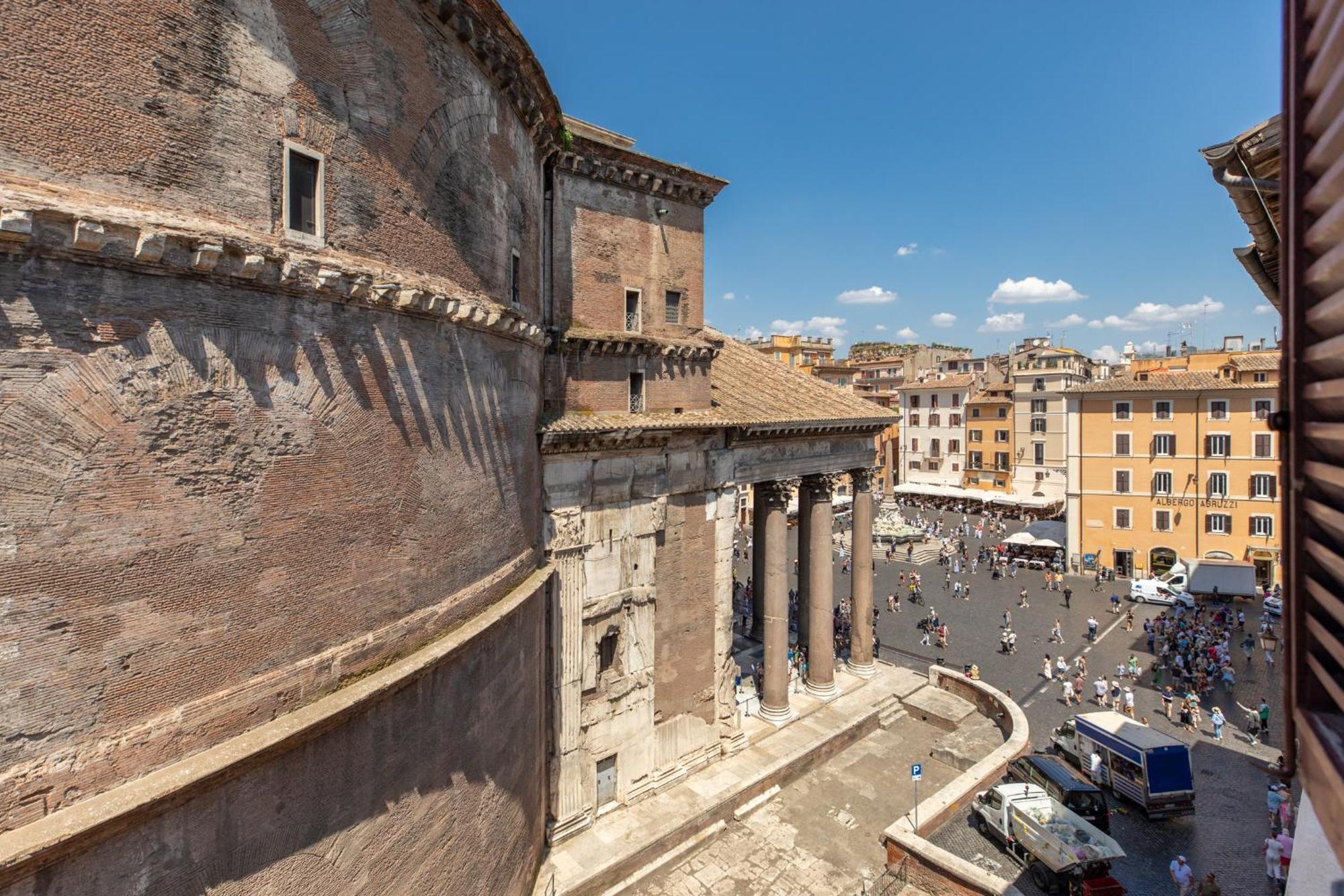 Iflat Pantheon At Your Feet * Roma